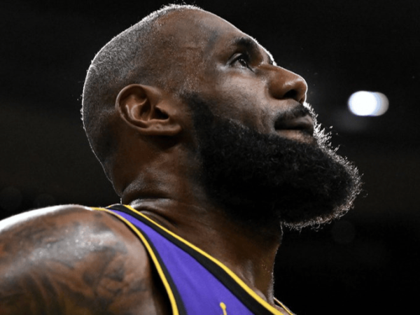 豪泰配资 ESPN更正文章：詹姆斯得到了关于球队出售的通知